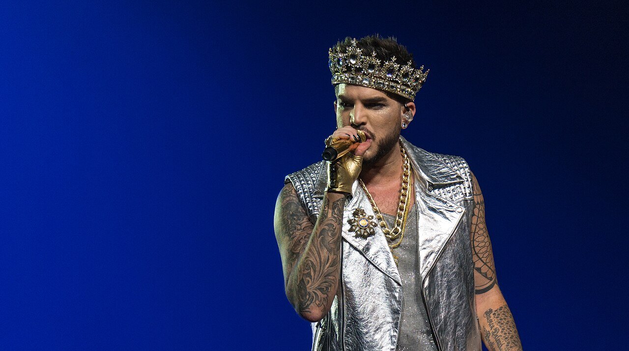Queen_And_Adam_Lambert_-_The_O2_-_Tuesday_12th_December_2017_QueenO2121217-77_(39254355204)